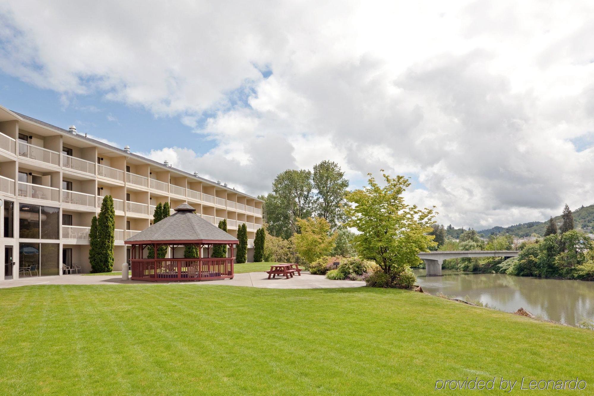 Holiday Inn Express Roseburg By Ihg Esterno foto