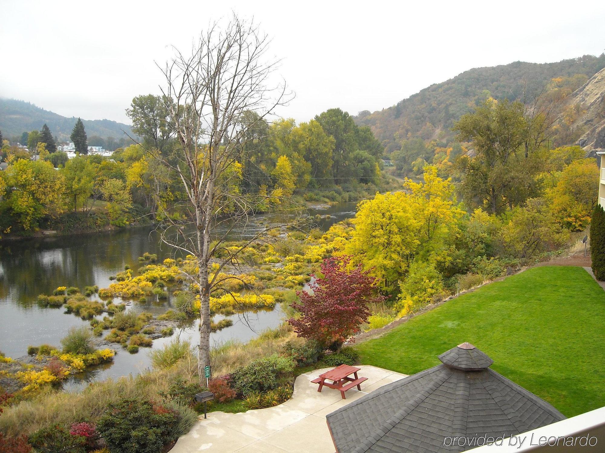 Holiday Inn Express Roseburg By Ihg Esterno foto